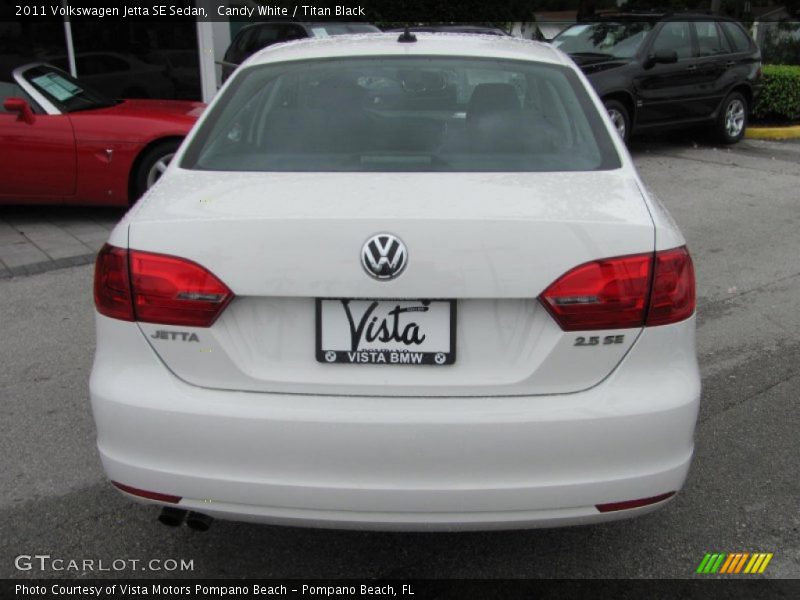 Candy White / Titan Black 2011 Volkswagen Jetta SE Sedan