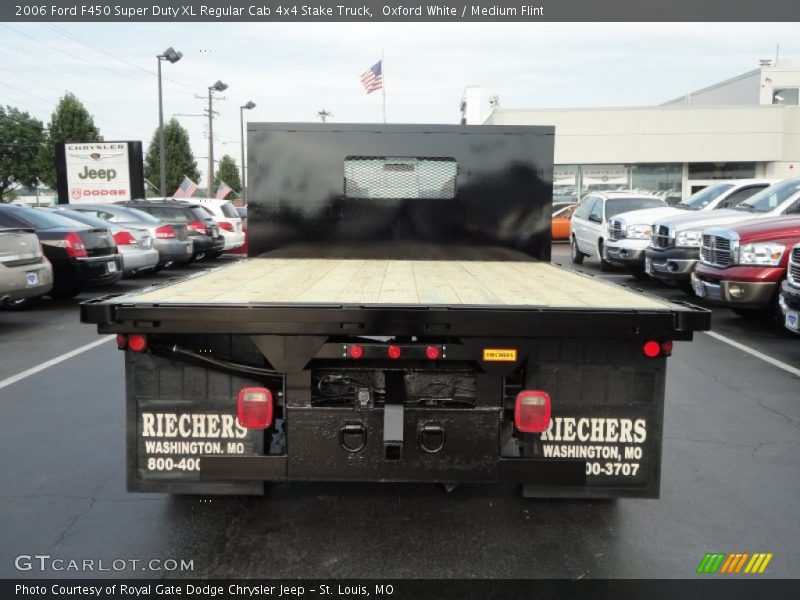 Oxford White / Medium Flint 2006 Ford F450 Super Duty XL Regular Cab 4x4 Stake Truck