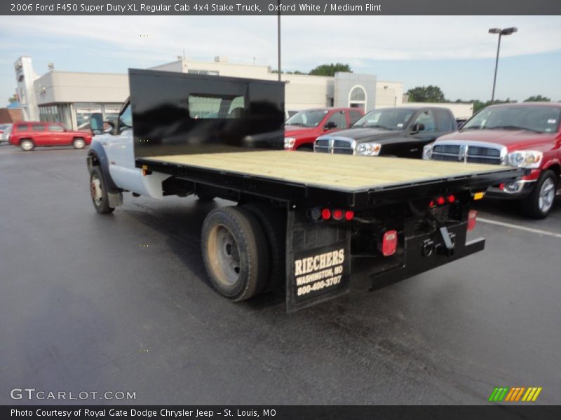 Oxford White / Medium Flint 2006 Ford F450 Super Duty XL Regular Cab 4x4 Stake Truck