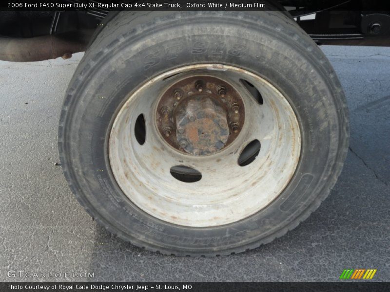 Oxford White / Medium Flint 2006 Ford F450 Super Duty XL Regular Cab 4x4 Stake Truck