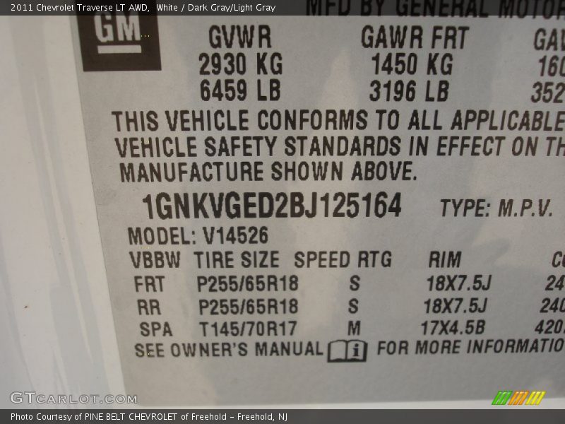 White / Dark Gray/Light Gray 2011 Chevrolet Traverse LT AWD