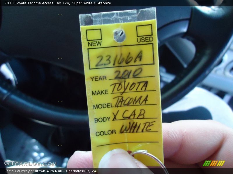 Super White / Graphite 2010 Toyota Tacoma Access Cab 4x4