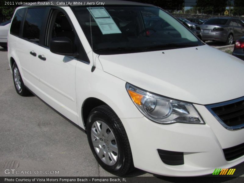 Calla Lily White / Aero Gray 2011 Volkswagen Routan S