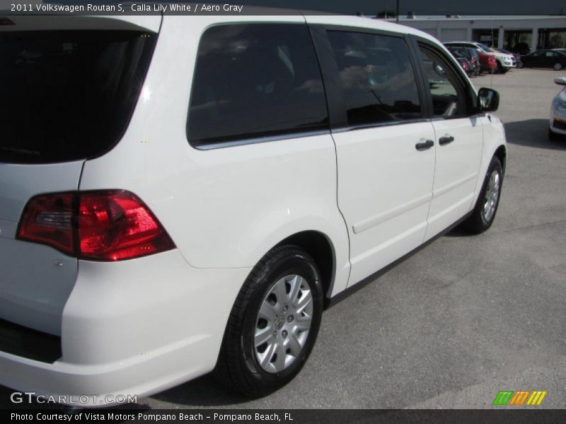 Calla Lily White / Aero Gray 2011 Volkswagen Routan S