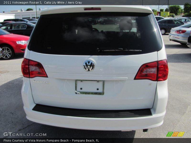 Calla Lily White / Aero Gray 2011 Volkswagen Routan S