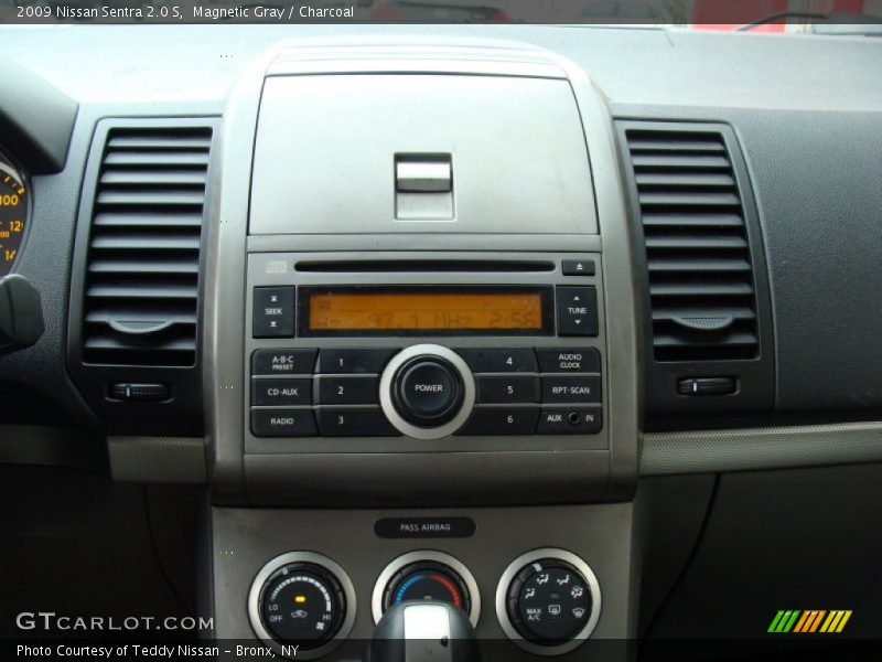 Magnetic Gray / Charcoal 2009 Nissan Sentra 2.0 S