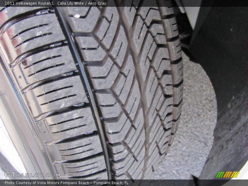 Calla Lily White / Aero Gray 2011 Volkswagen Routan S