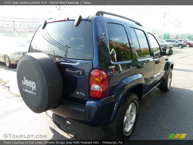 Patriot Blue Pearlcoat / Taupe 2002 Jeep Liberty Limited 4x4