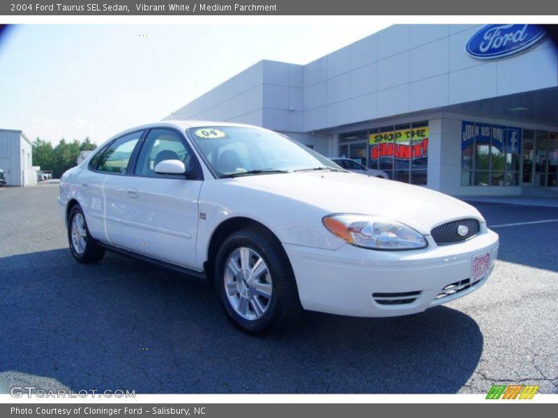 Vibrant White / Medium Parchment 2004 Ford Taurus SEL Sedan