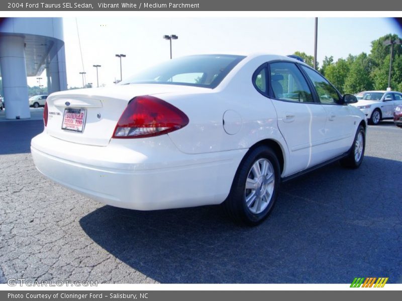Vibrant White / Medium Parchment 2004 Ford Taurus SEL Sedan