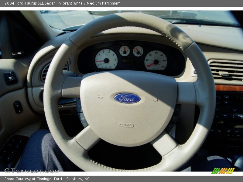 Vibrant White / Medium Parchment 2004 Ford Taurus SEL Sedan