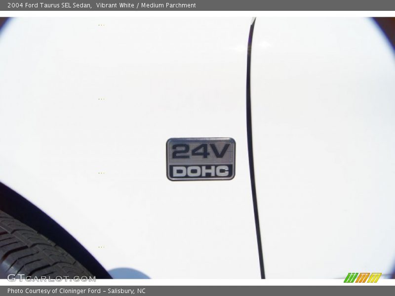  2004 Taurus SEL Sedan Logo