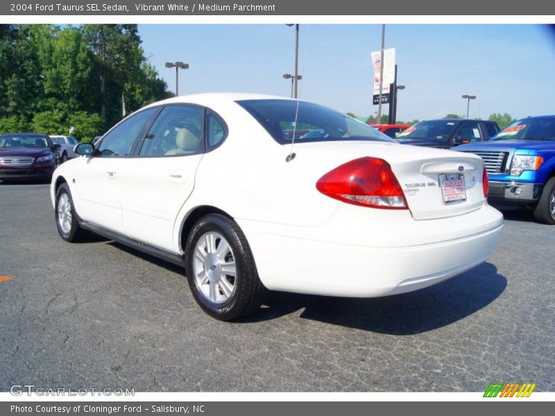 Vibrant White / Medium Parchment 2004 Ford Taurus SEL Sedan