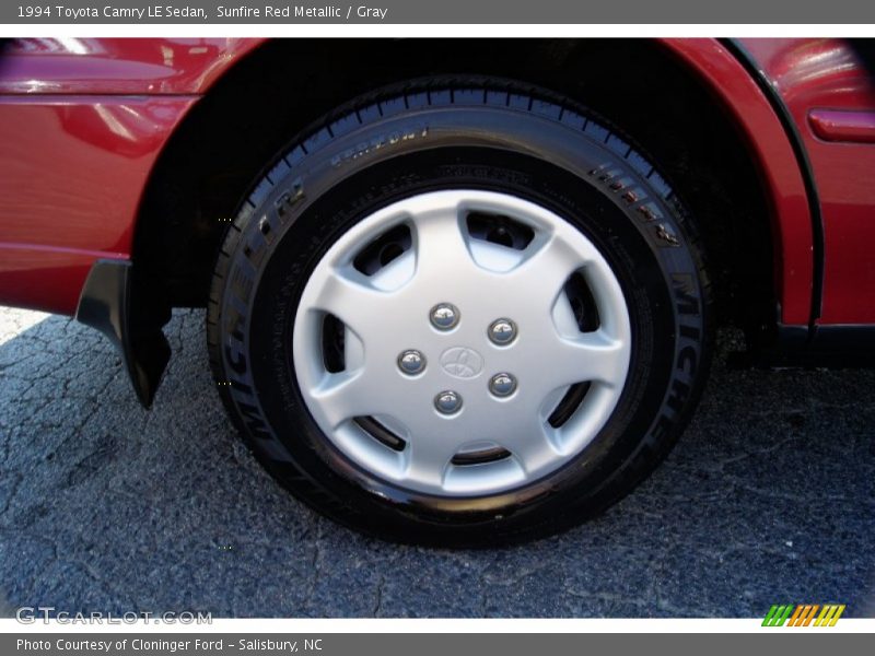 Sunfire Red Metallic / Gray 1994 Toyota Camry LE Sedan