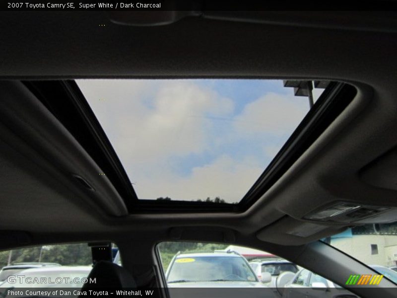 Super White / Dark Charcoal 2007 Toyota Camry SE