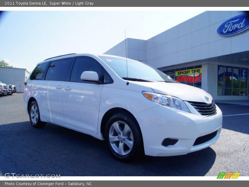 Super White / Light Gray 2011 Toyota Sienna LE