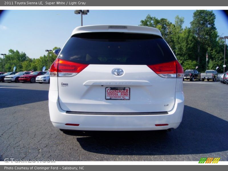 Super White / Light Gray 2011 Toyota Sienna LE