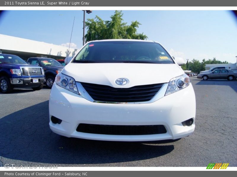 Super White / Light Gray 2011 Toyota Sienna LE