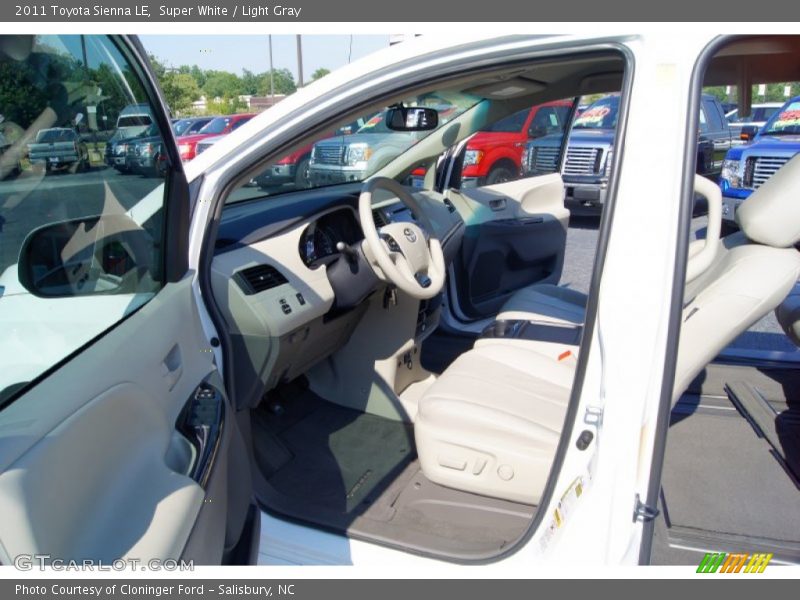 Super White / Light Gray 2011 Toyota Sienna LE