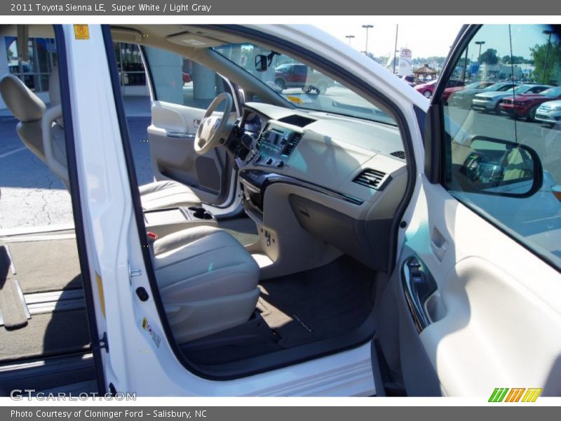 Super White / Light Gray 2011 Toyota Sienna LE