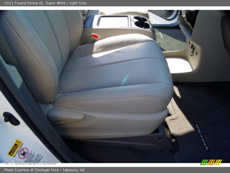 Super White / Light Gray 2011 Toyota Sienna LE