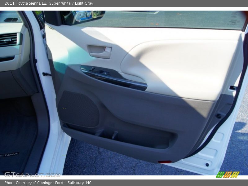 Super White / Light Gray 2011 Toyota Sienna LE