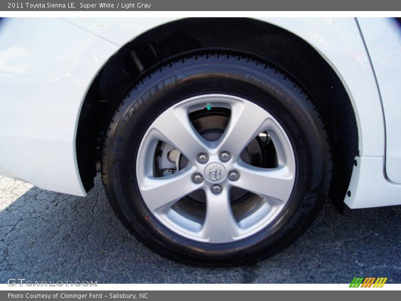 Super White / Light Gray 2011 Toyota Sienna LE