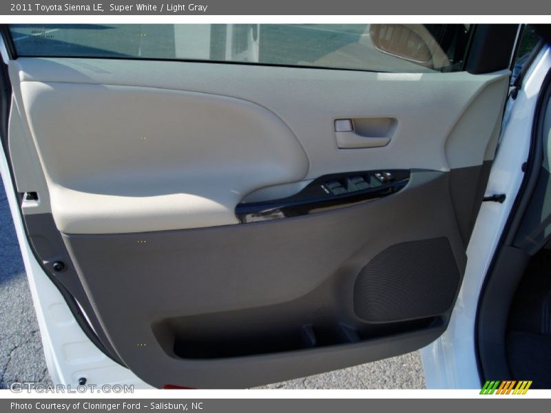 Super White / Light Gray 2011 Toyota Sienna LE
