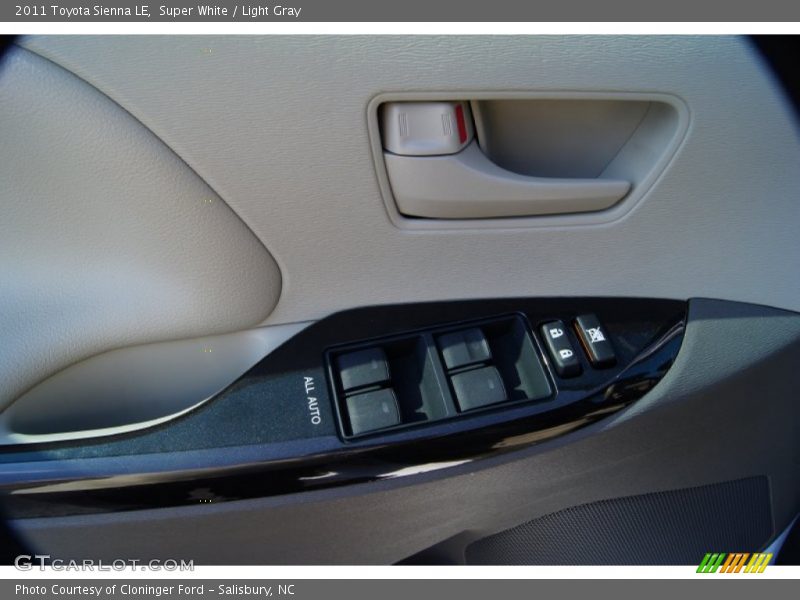 Super White / Light Gray 2011 Toyota Sienna LE