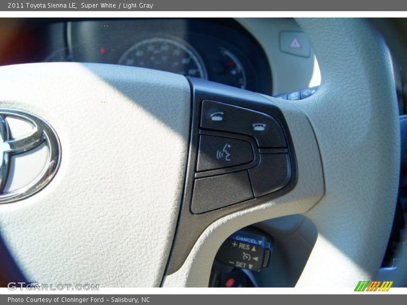 Super White / Light Gray 2011 Toyota Sienna LE