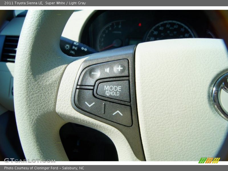 Super White / Light Gray 2011 Toyota Sienna LE
