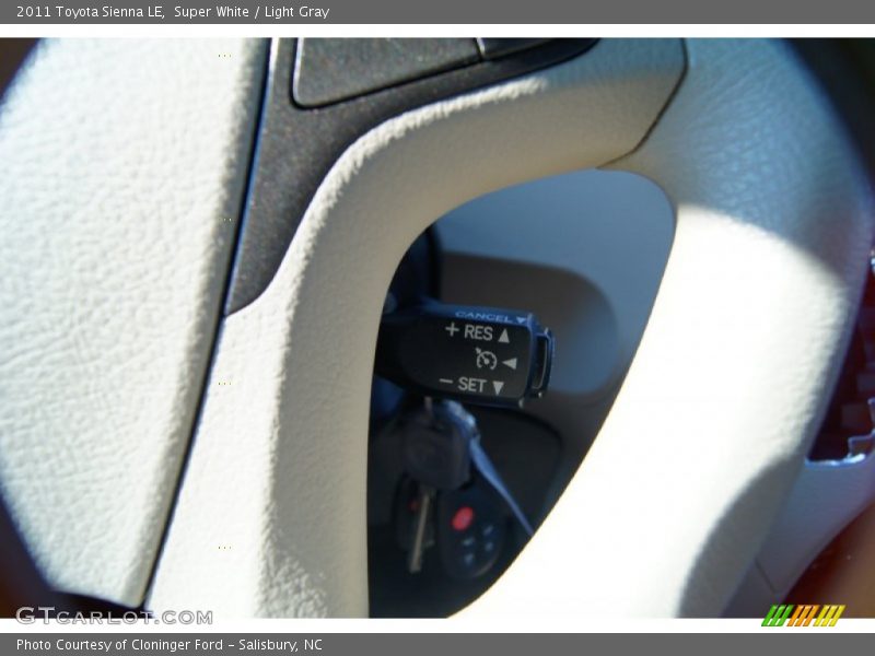 Super White / Light Gray 2011 Toyota Sienna LE