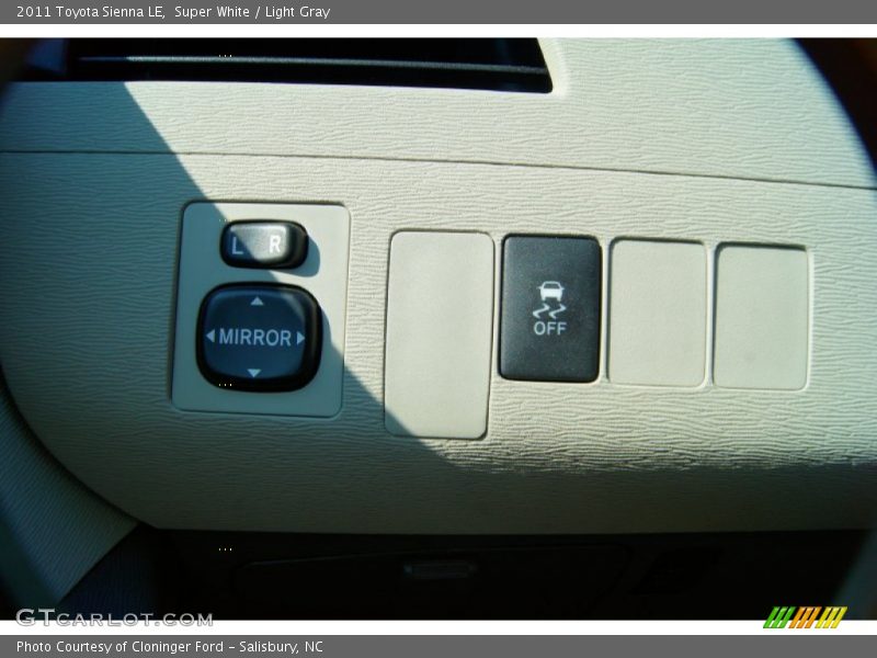 Super White / Light Gray 2011 Toyota Sienna LE