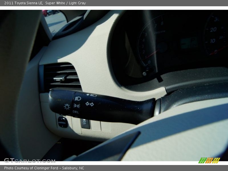 Super White / Light Gray 2011 Toyota Sienna LE
