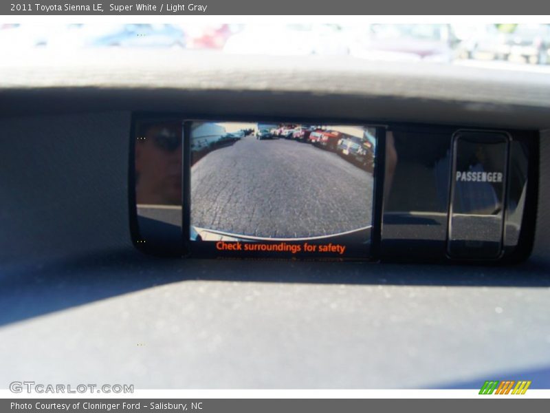 Super White / Light Gray 2011 Toyota Sienna LE