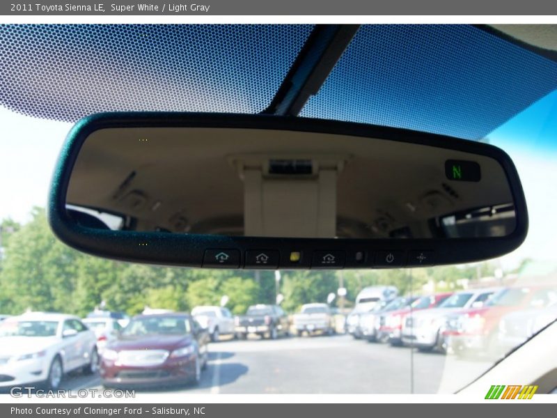 Super White / Light Gray 2011 Toyota Sienna LE