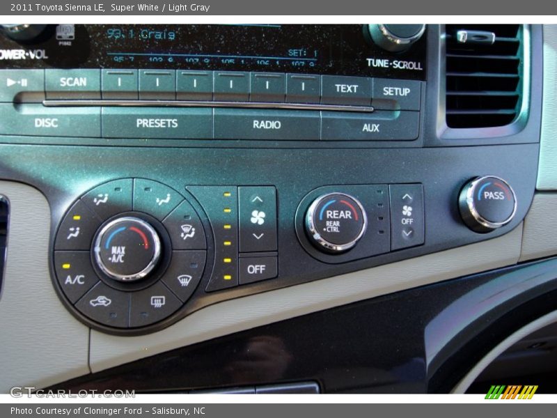 Super White / Light Gray 2011 Toyota Sienna LE