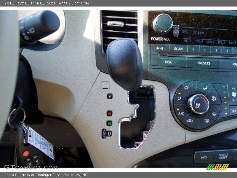 Super White / Light Gray 2011 Toyota Sienna LE