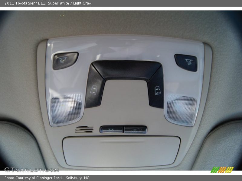 Super White / Light Gray 2011 Toyota Sienna LE