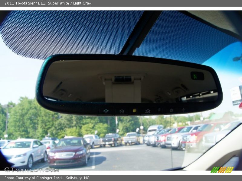 Super White / Light Gray 2011 Toyota Sienna LE