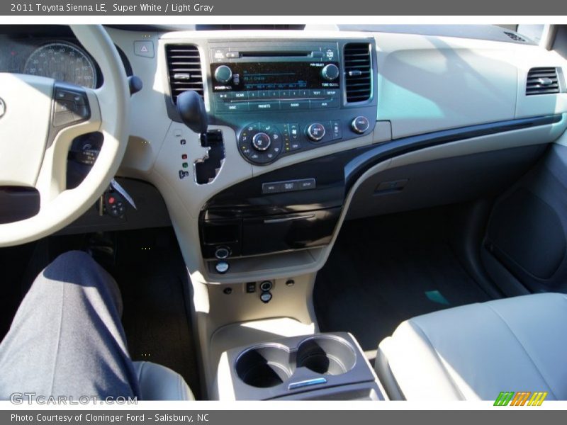 Super White / Light Gray 2011 Toyota Sienna LE