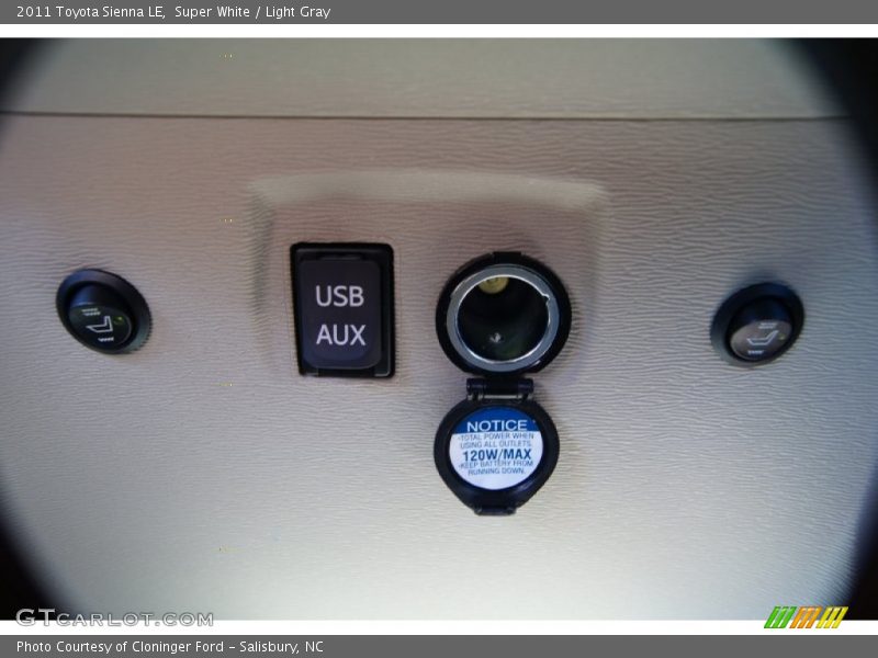 Super White / Light Gray 2011 Toyota Sienna LE
