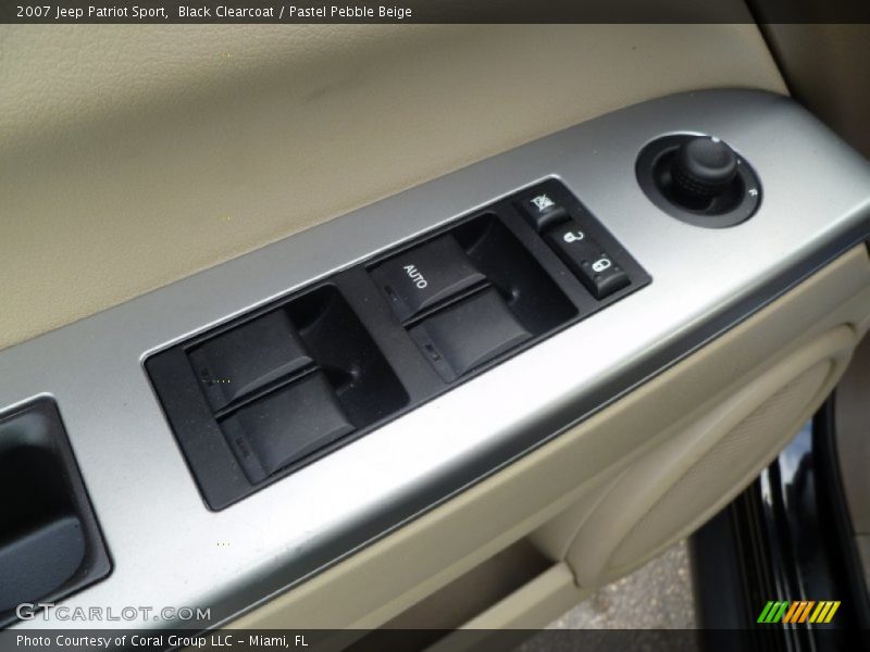Black Clearcoat / Pastel Pebble Beige 2007 Jeep Patriot Sport