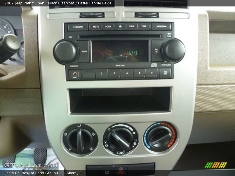 Black Clearcoat / Pastel Pebble Beige 2007 Jeep Patriot Sport