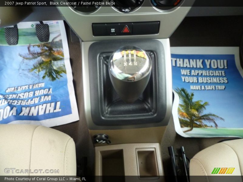 Black Clearcoat / Pastel Pebble Beige 2007 Jeep Patriot Sport