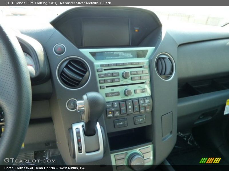 Controls of 2011 Pilot Touring 4WD