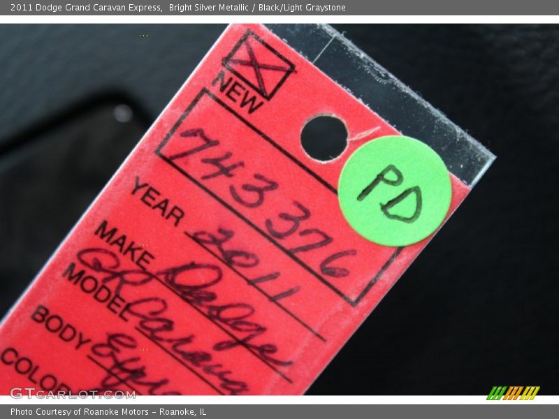 Bright Silver Metallic / Black/Light Graystone 2011 Dodge Grand Caravan Express