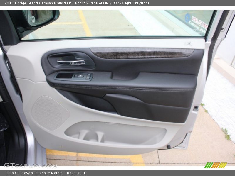 Bright Silver Metallic / Black/Light Graystone 2011 Dodge Grand Caravan Mainstreet