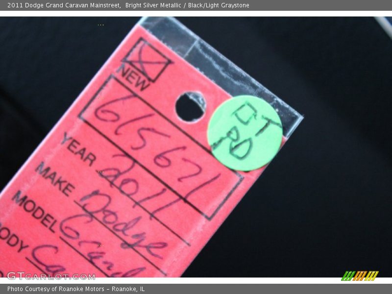 Bright Silver Metallic / Black/Light Graystone 2011 Dodge Grand Caravan Mainstreet