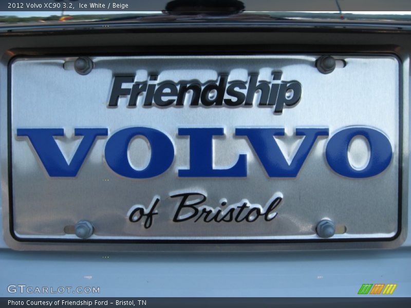 Ice White / Beige 2012 Volvo XC90 3.2